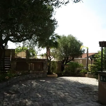 Villaggio Garden Park 3*