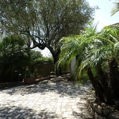 Villaggio Garden Park 3*